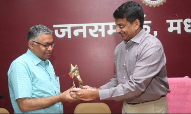 श्री अतुल खरे को सेवानिवृत्ति पर दी गई विदाई