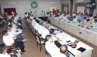 सभी नगरीय निकाय पानी के टंकी एवं नालों की सफाई सुनिश्चित करें : कलेक्टर सिंह