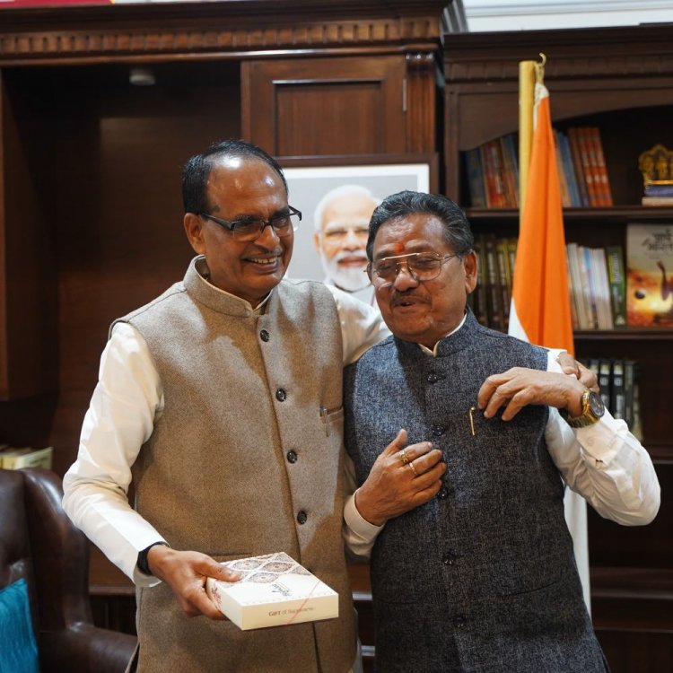 केंद्रीय कृषि मंत्री से मिले पूर्व मंत्री प्रेम सिंह पटेल:रबी सीजन में किसानों को समय पर पर्याप्त मात्रा में खाद उपलब्ध कराने की अपील