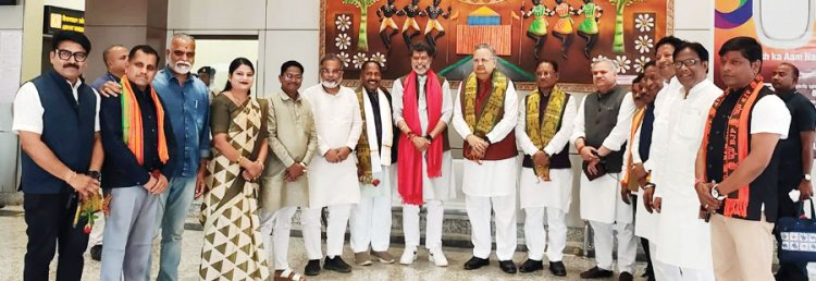 साय-रमन का एयरपोर्ट पर स्वागत