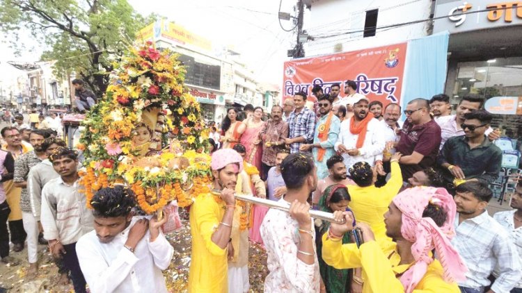 युगांतर पब्लिक स्कूल में ध्वजारोहण