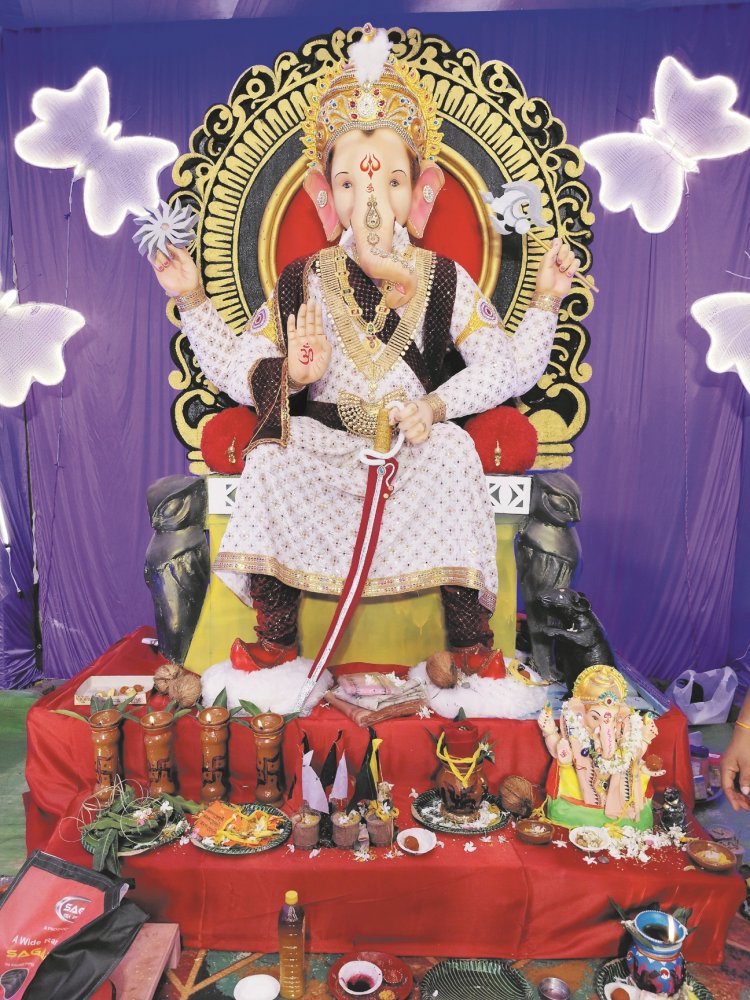 गणेश उत्सव की धूम, भक्तिमय वातावरण में डूबा शहर