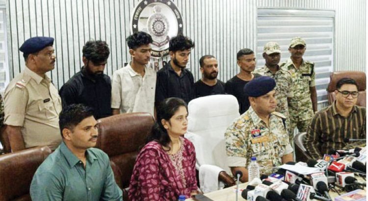 साइबर ठगी गिरोह का पर्दाफाश, 5 बंदी