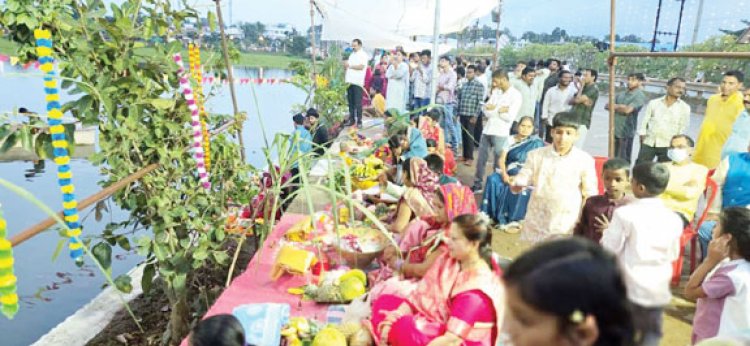 उगते सूर्य को अघ्र्य के साथ छठ महापर्व का समापन